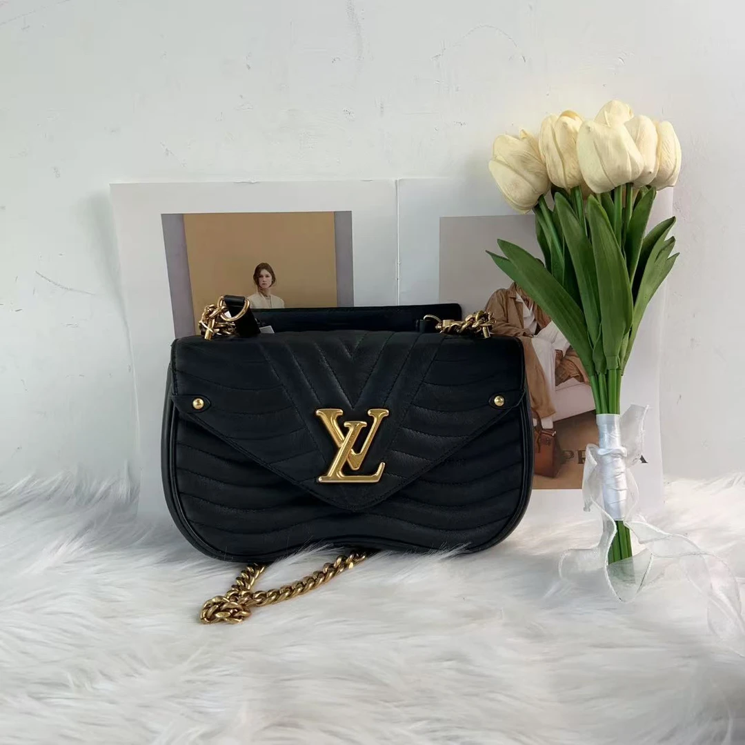 95新 LouisVuitton/路易威登 路易威登百搭中号屁桃单肩包