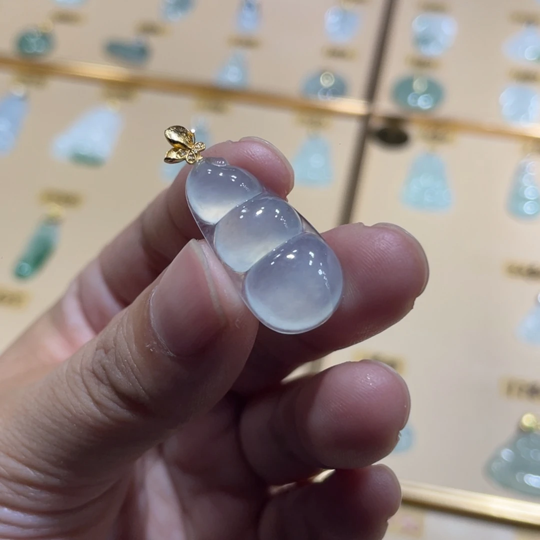 颈饰18K金镶嵌翡翠
