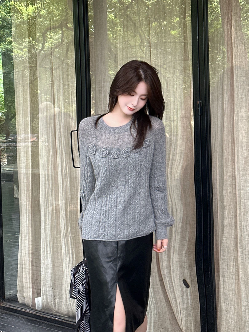 R123244W女钩花女装纯色秋季针织衫圆领长袖宽松型打底衫镂空衫