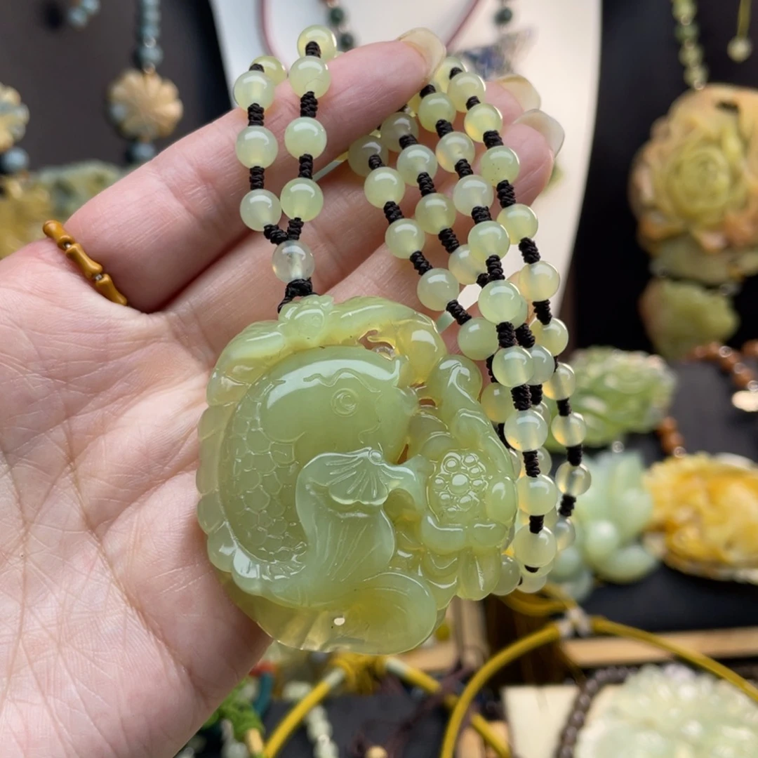 蛇纹石玉颈饰未镶嵌