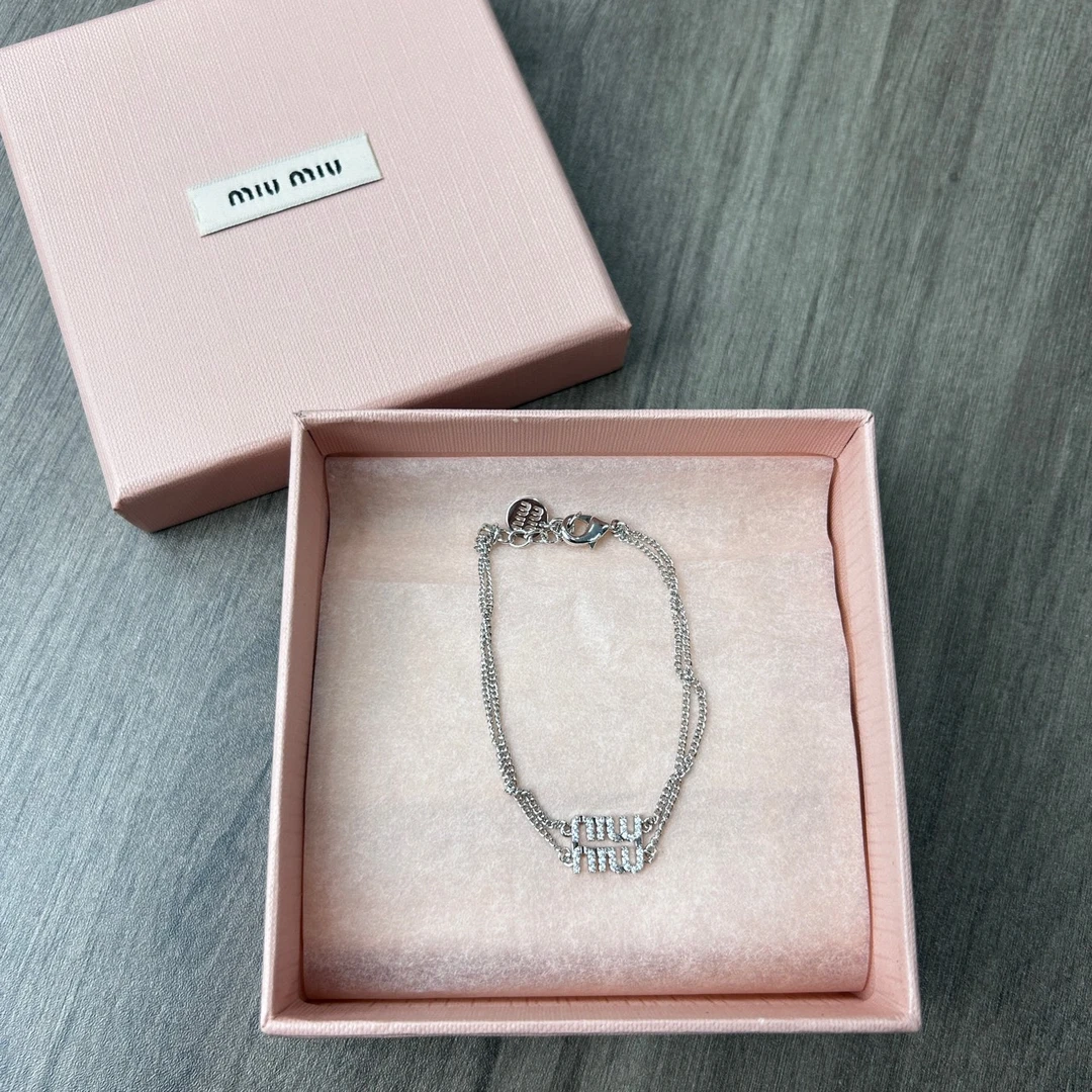 119 miumiu 满钻字母双层手链 全新