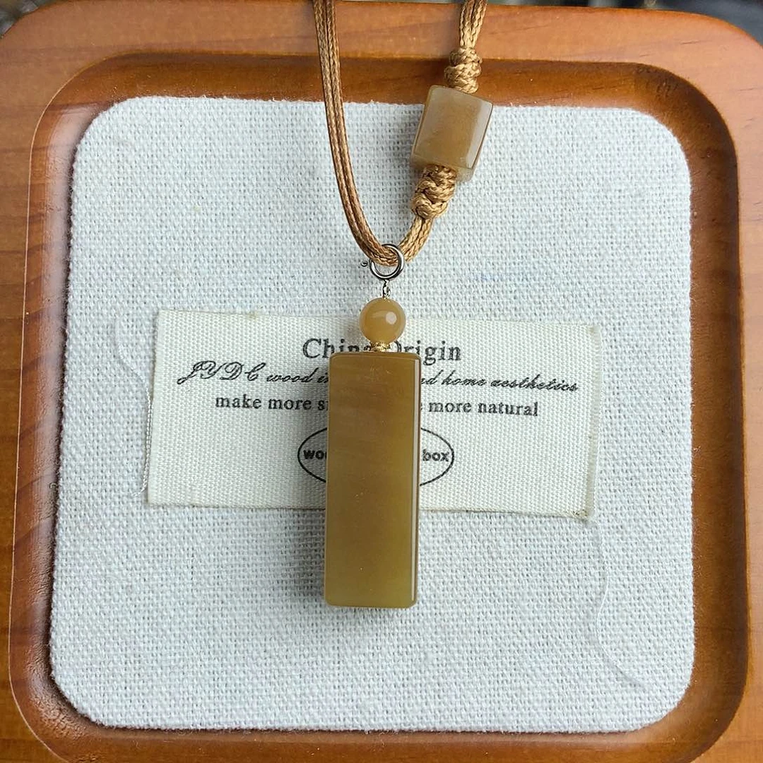 颈饰未镶嵌和田玉