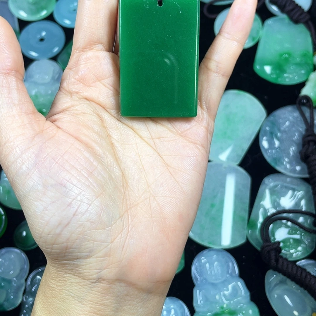 翡翠未镶嵌颈饰吊坠