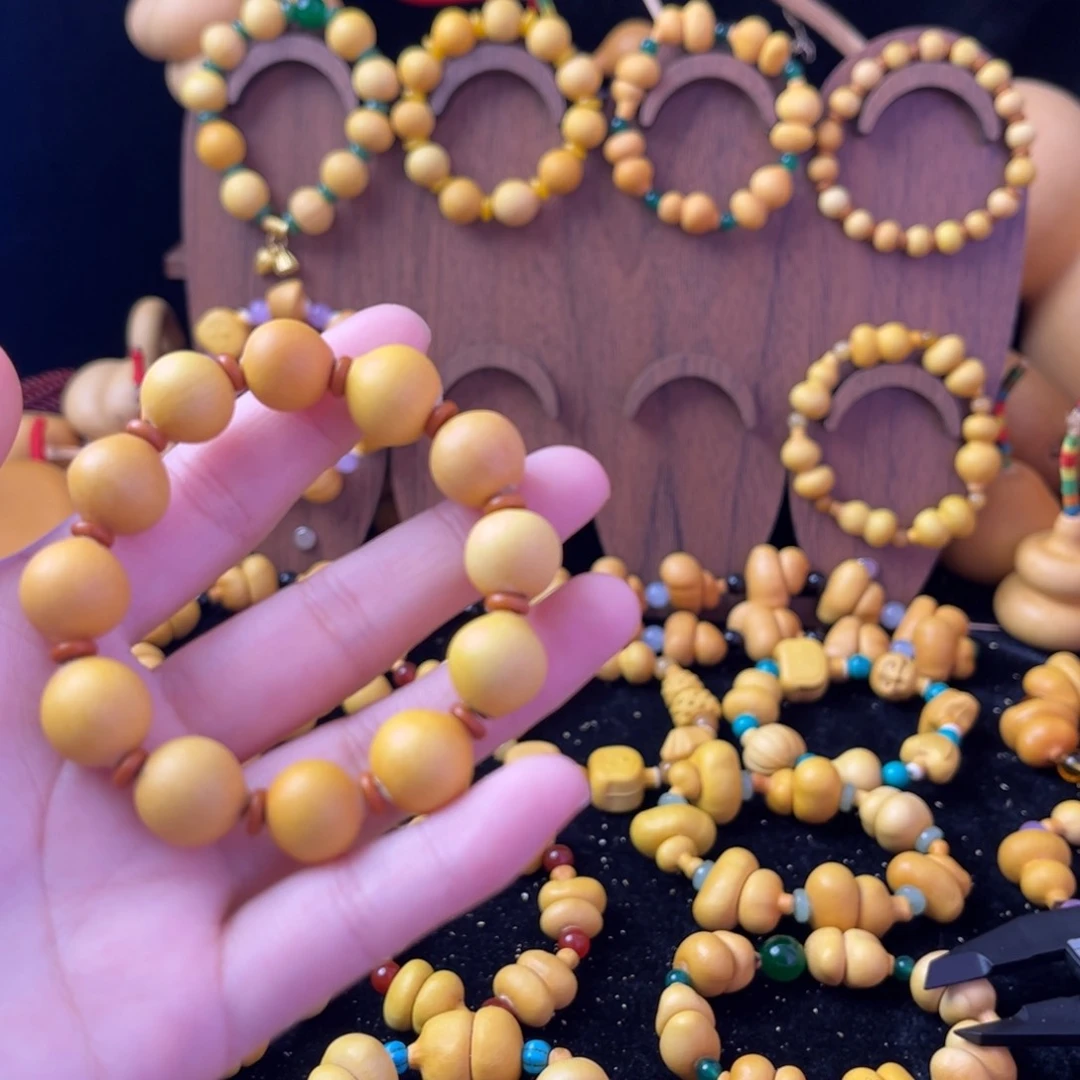 李*生12颗卡1.3的小水滴手串