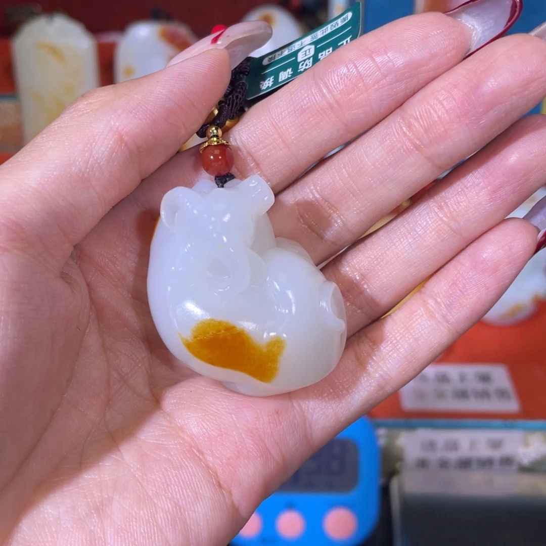 白***。和田玉未镶嵌挂件