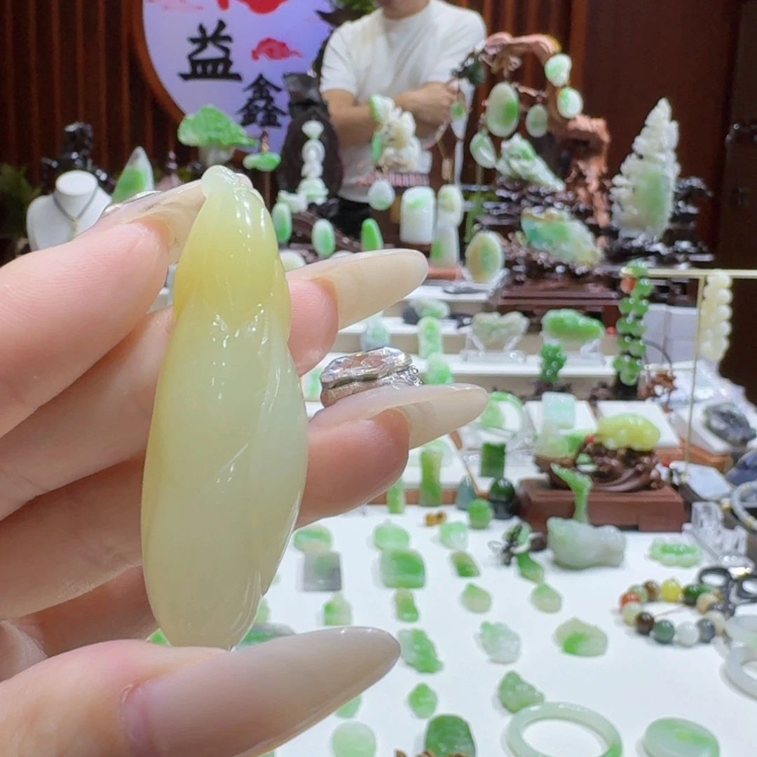 未镶嵌和田玉挂件黄口玉兰花