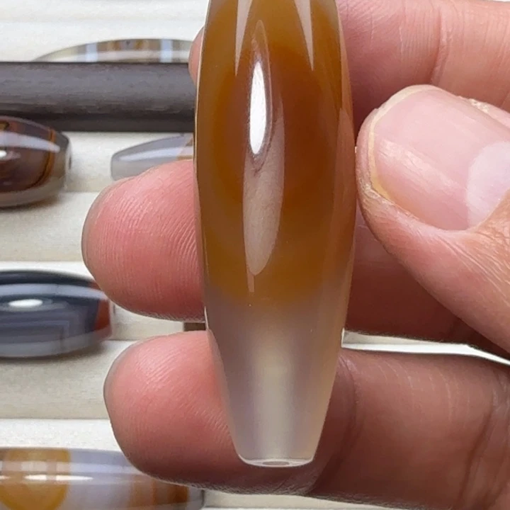 乐***李玛瑙/玉髓合金颈饰