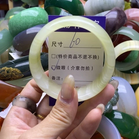 未镶嵌手镯石英质玉