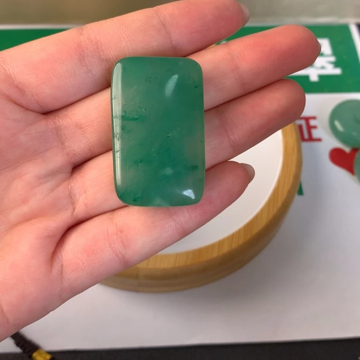 石英质玉颈饰未镶嵌