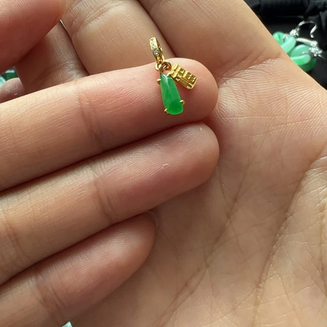 翡翠吊坠(不含链)18K金镶嵌翡翠