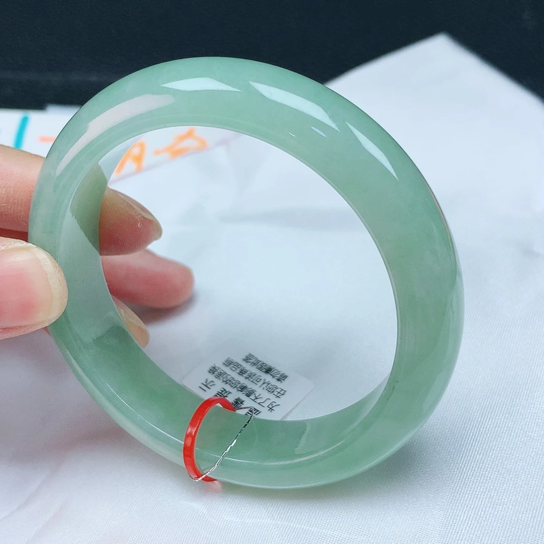 翡翠手镯未镶嵌56圈