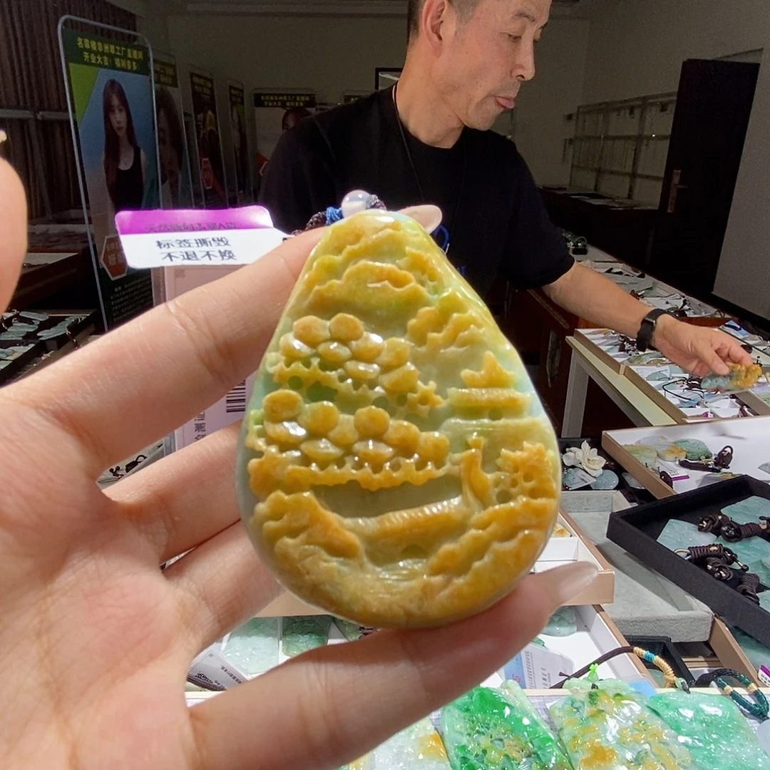 翡翠未镶嵌颈饰翡翠