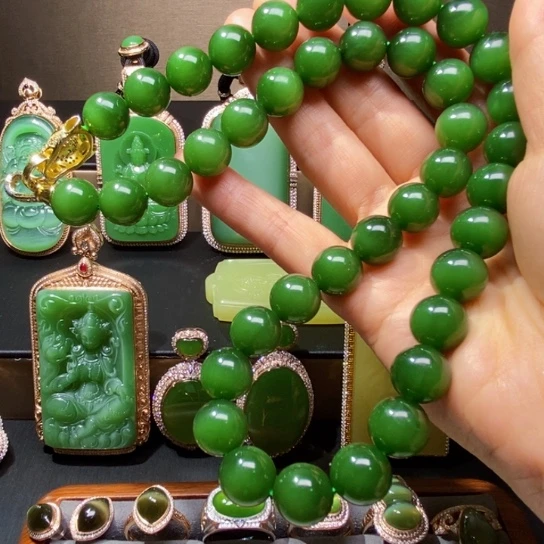 颈饰未镶嵌和田玉福**6