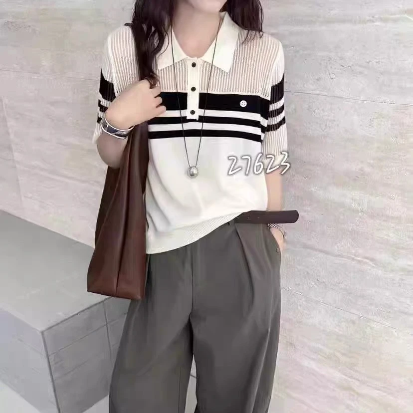 A  撞色条纹方领三粒扣短袖胸口爱心套头款早秋内搭针织衫女