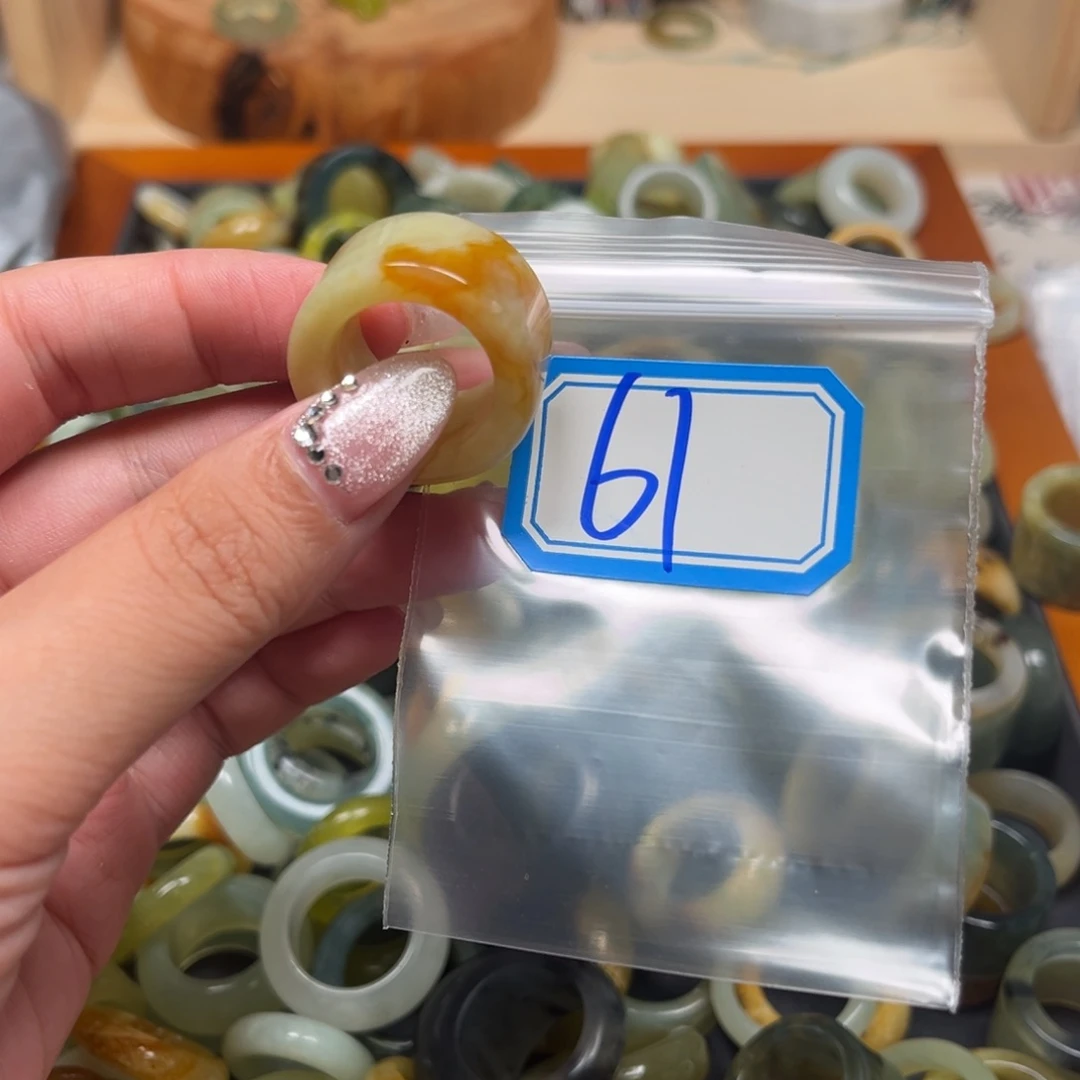 芋***头蛇纹石玉未镶嵌珠宝奇石