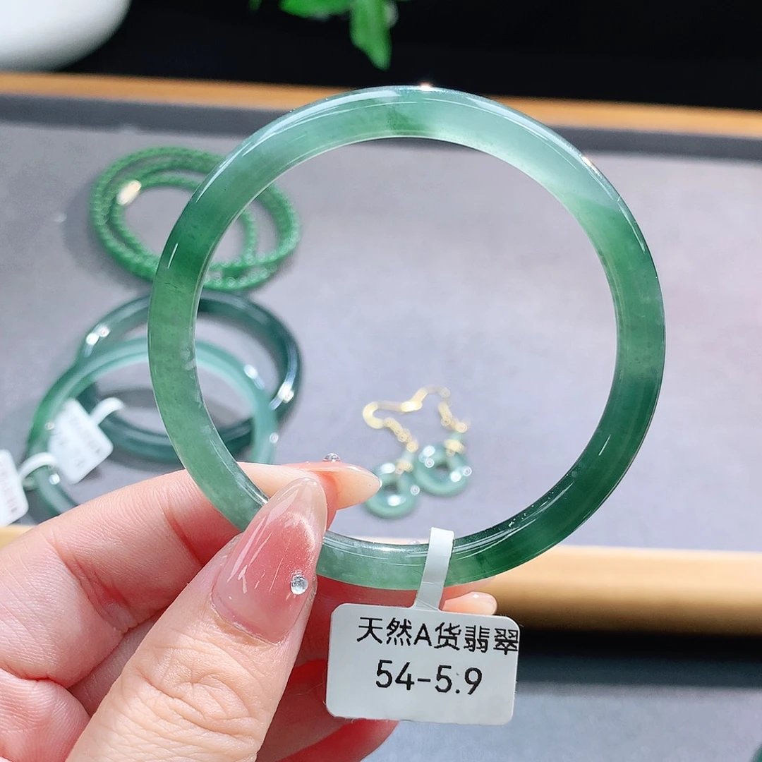 未镶嵌手镯（圆镯）翡翠