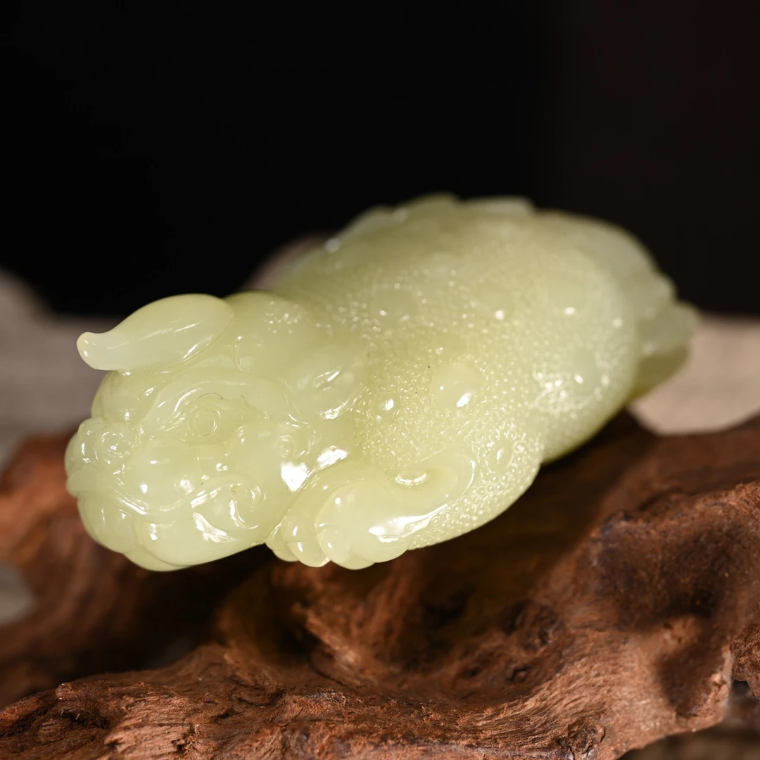 Lot8803 25YU104523和田玉貔貅挂坠/匡时