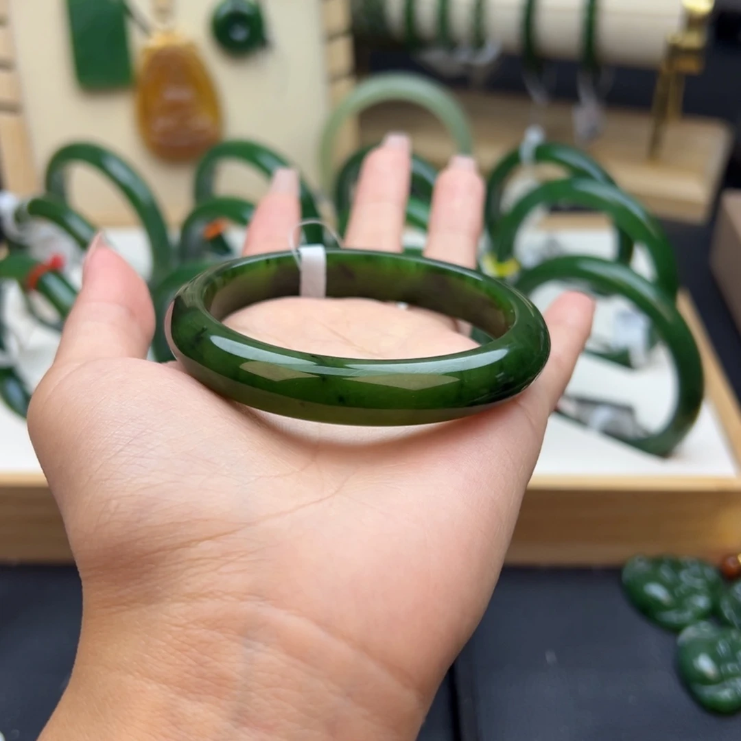 和田玉未镶嵌手镯