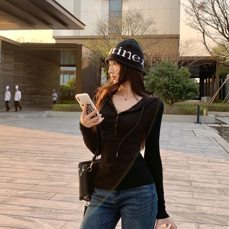 简约美式辣妹修身显身材 半开扣连帽卫衣收腰内搭长袖黑色上衣女