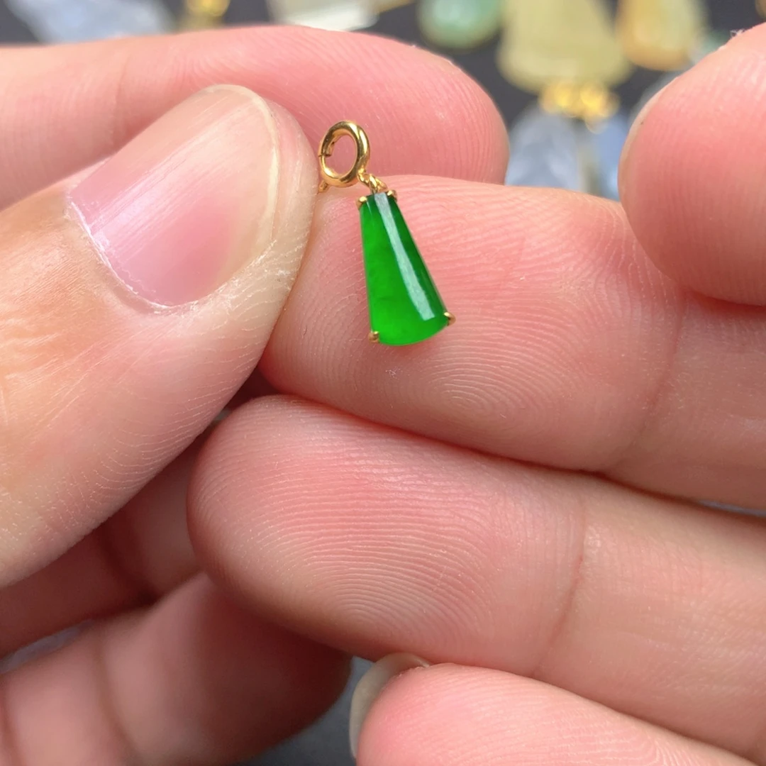 【闪购商品】颈饰18K金镶嵌翡翠翡翠