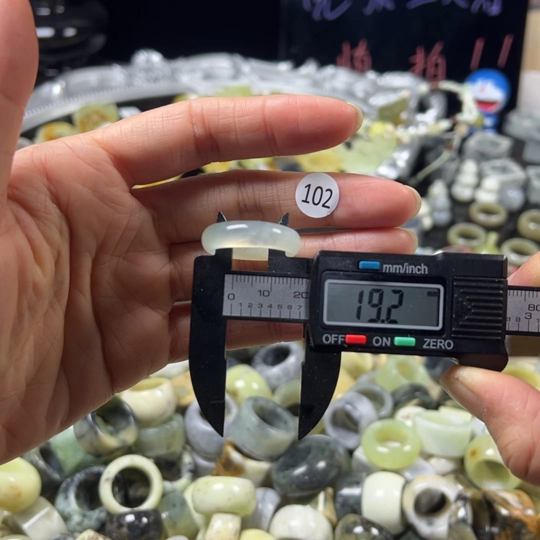 蛇纹石玉未镶嵌戒指