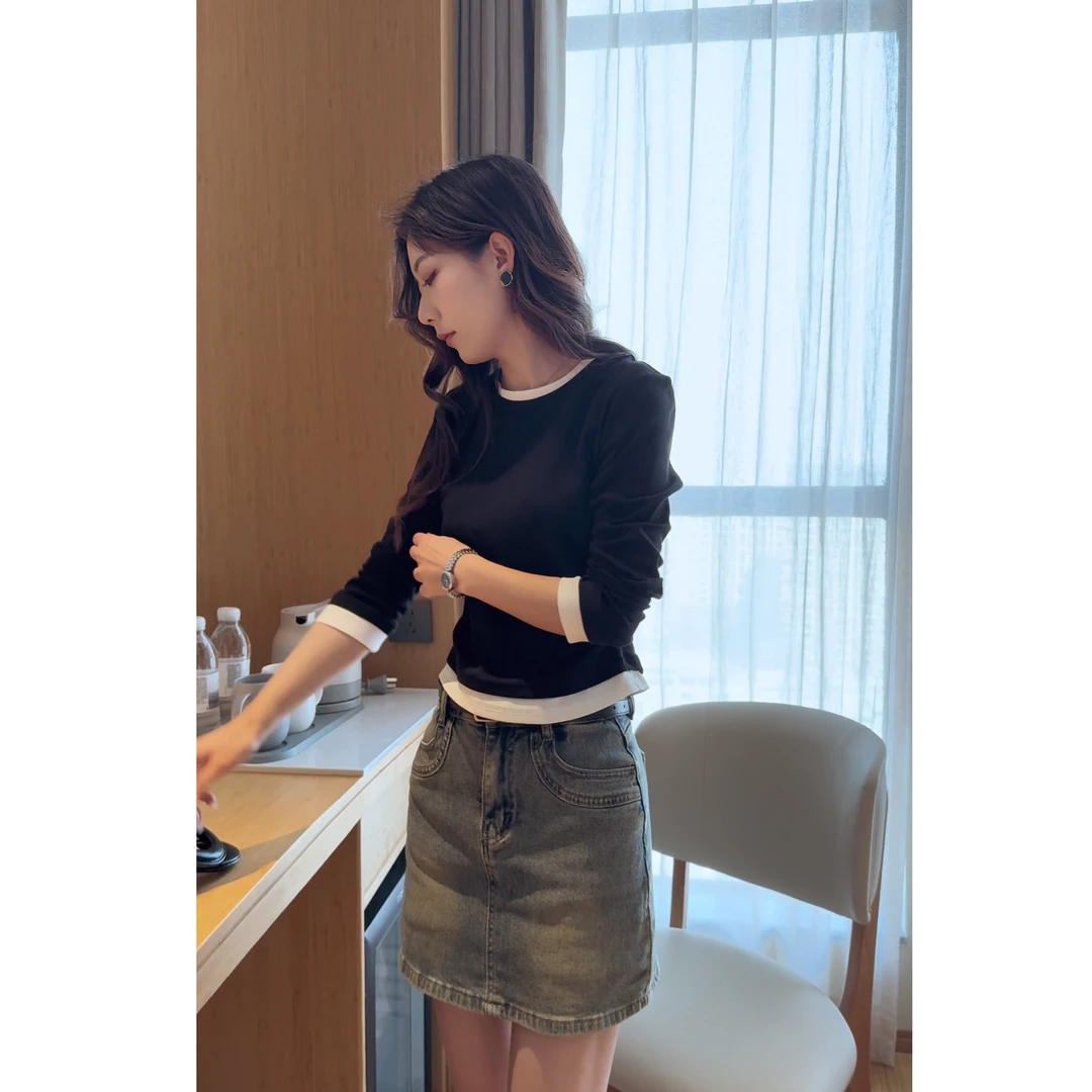 黑色拼接撞色假两件正肩长袖T恤女2025春季新品上衣+高腰牛仔裙子