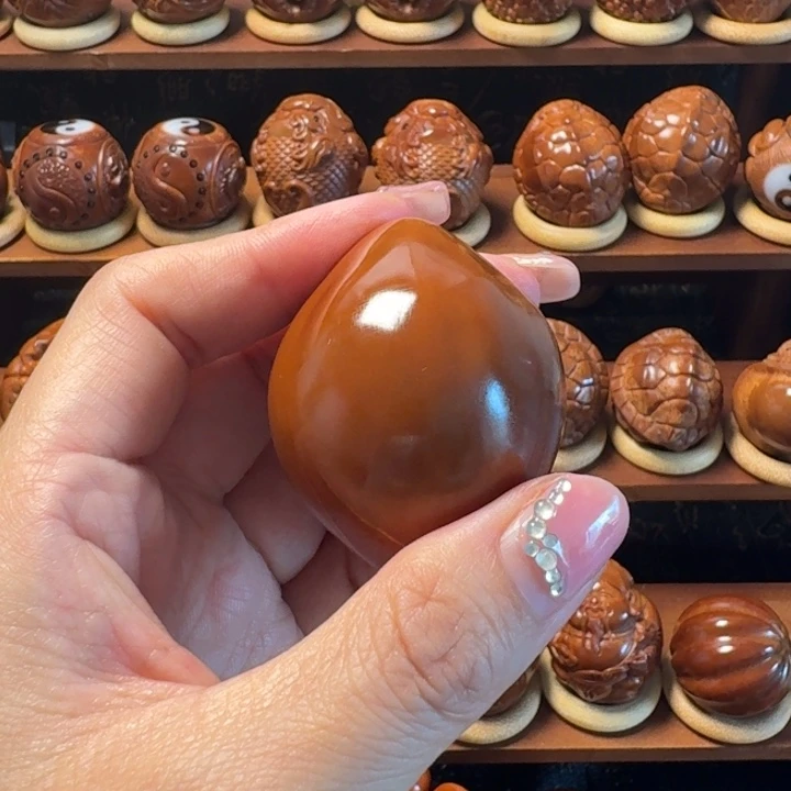 ζ***生巴西橄榄核雕工艺品