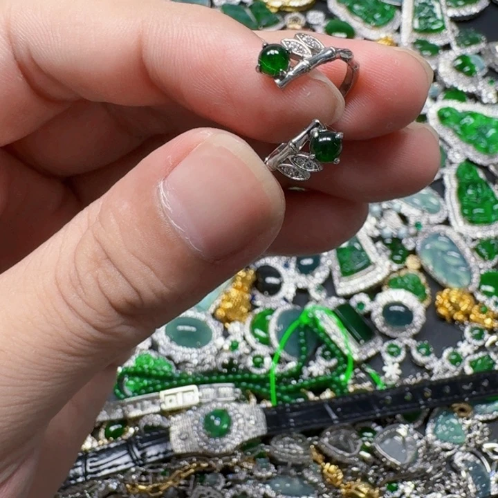 翡翠未镶嵌颈饰天然A货翡翠放漏