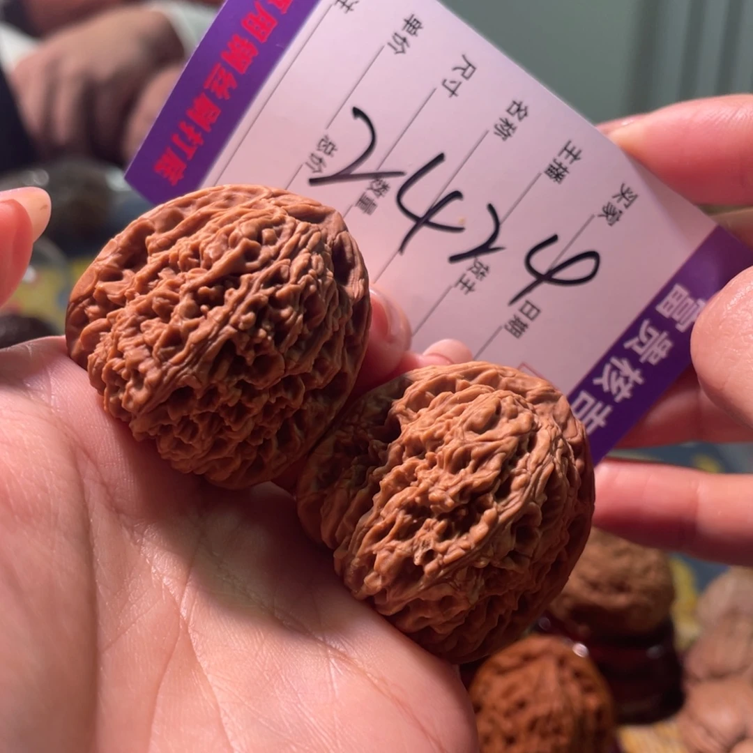 江***.把件核桃色差南将石涿鹿三角红皮