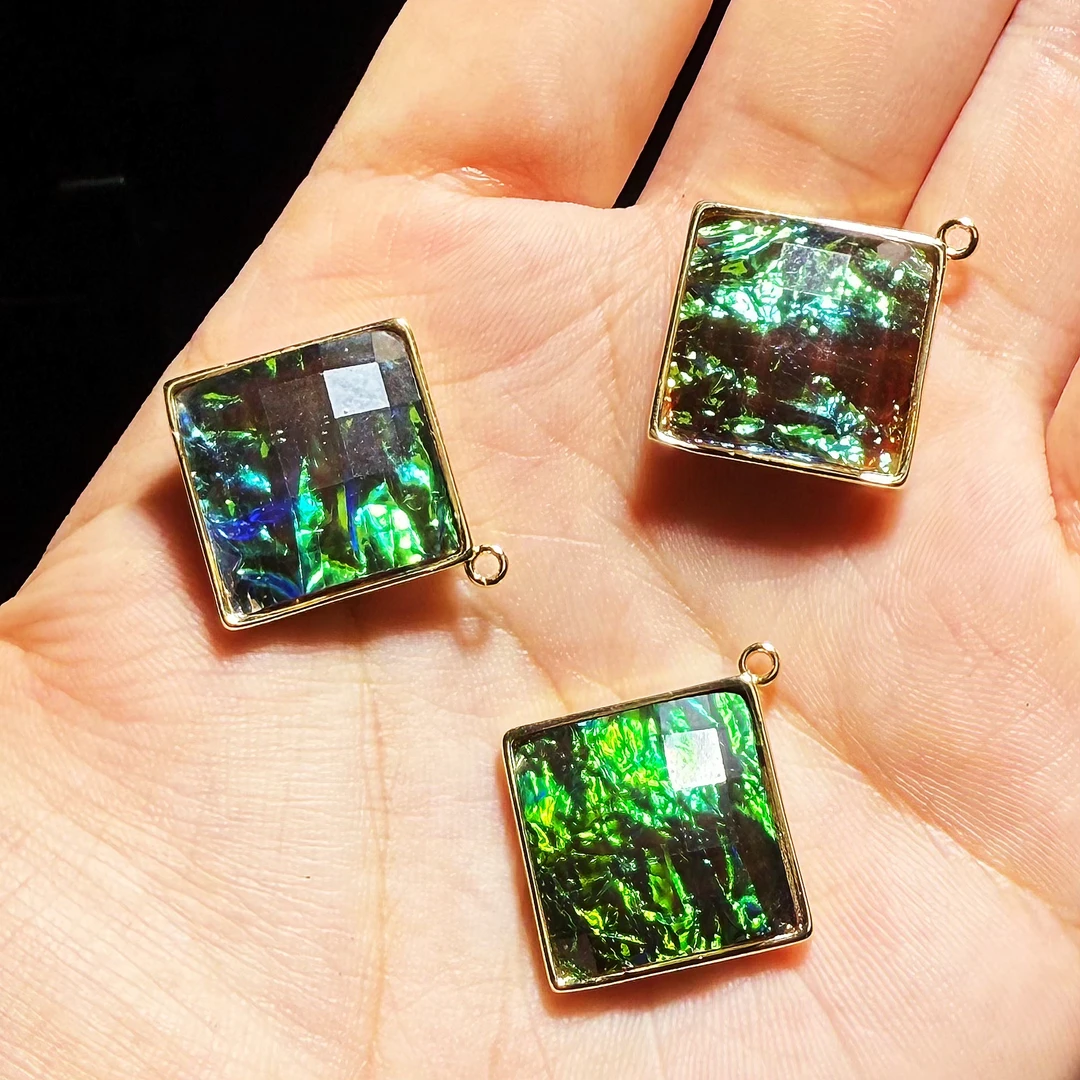 合金吊坠  【皇后甄选】彩色方牌吊坠 多样性发其一