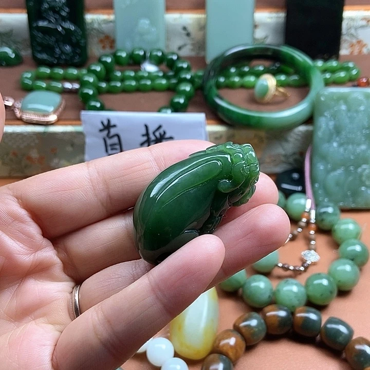 限***龙和田玉未镶嵌颈饰