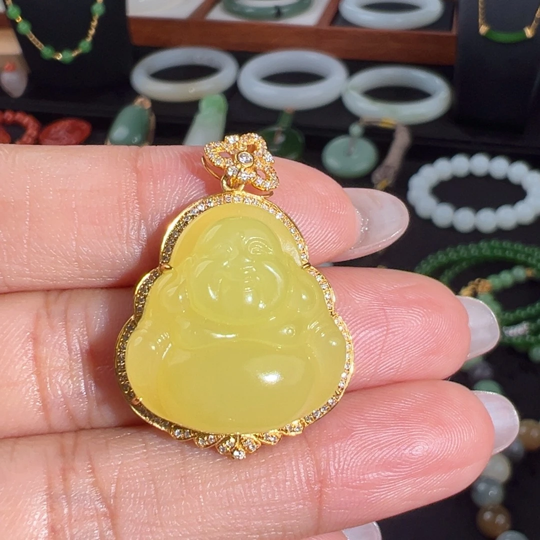 和田玉（黄玉）18K金镶嵌颈饰鸡油黄佛公