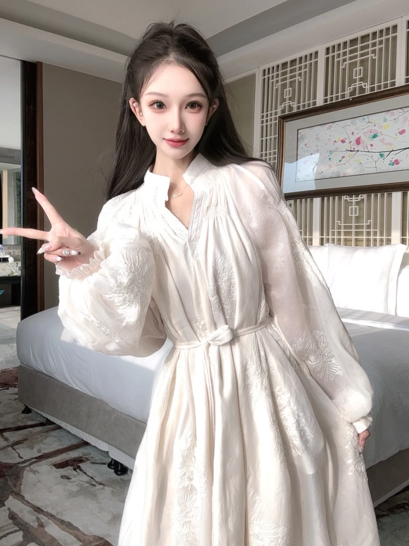 思思！！连衣裙蕾丝显瘦气质公主长袖刺绣灯笼肩复古法式