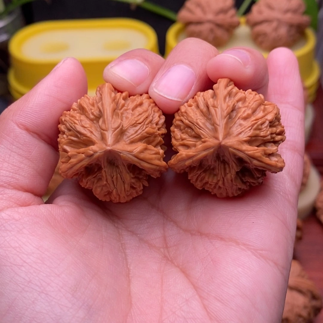 把件文玩核桃P****e33“文山”三棱正奔