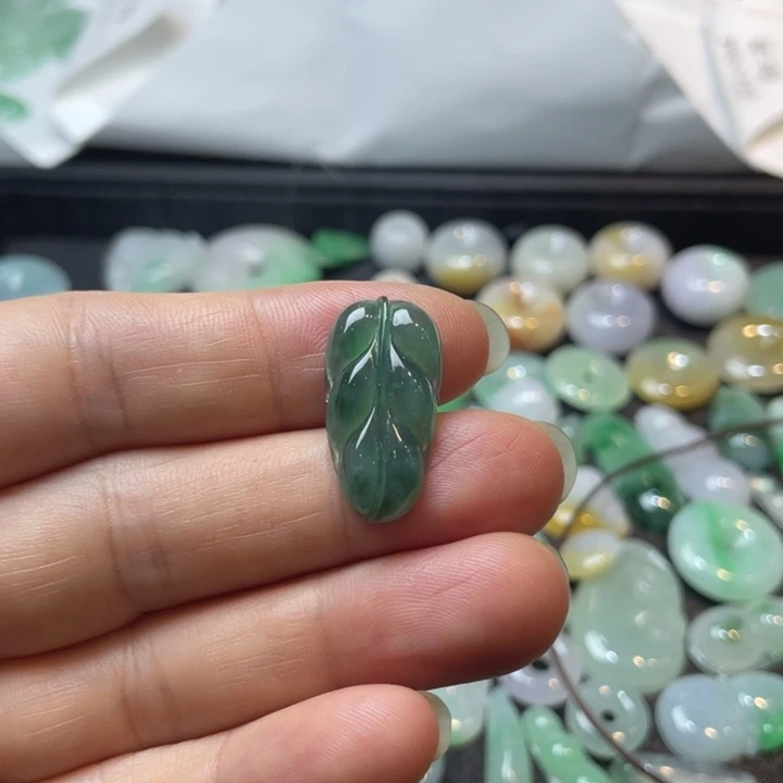 翡翠未镶嵌吊坠(不含链)叶子