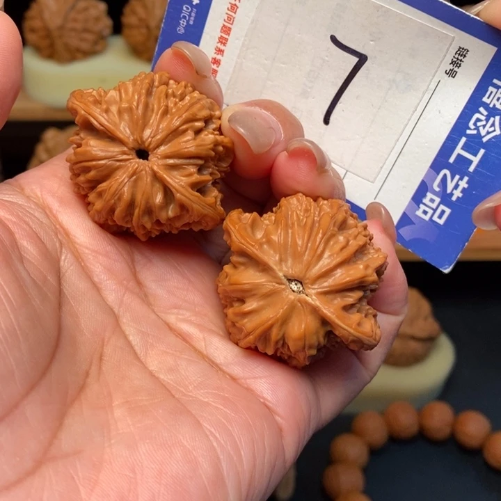 文玩核桃吊坠40全品红皮山地磨