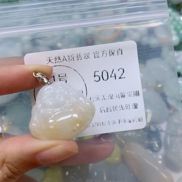 翡翠挂件未镶嵌翡翠