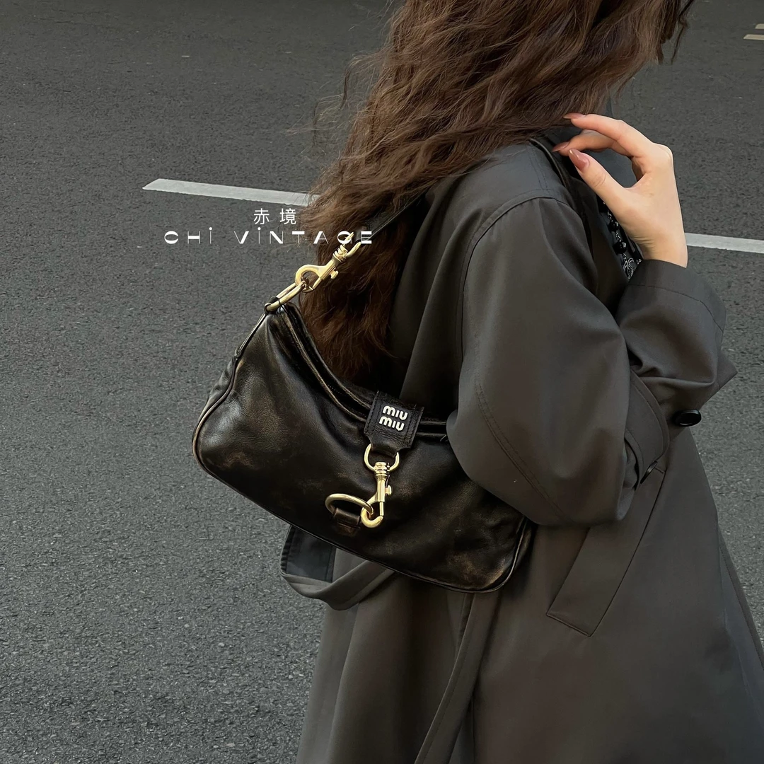 99新 MIU MIU/缪缪 6421 做旧擦色机车腋下