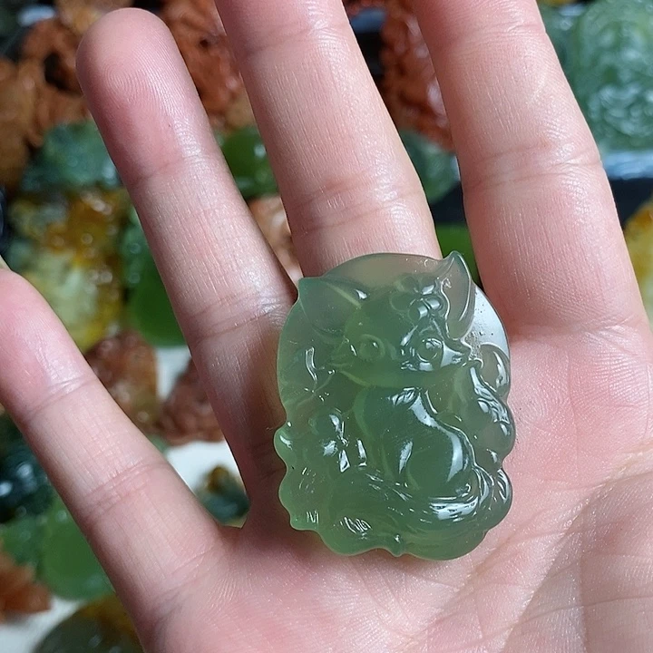 蛇纹石玉未镶嵌颈饰