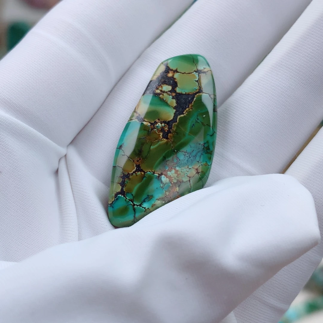 未镶嵌绿松石颈饰