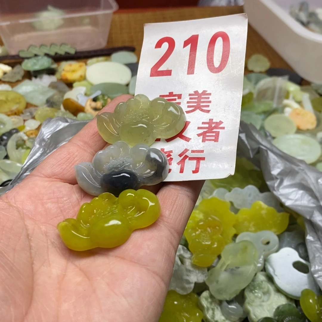 蛇纹石玉挂坠未镶嵌