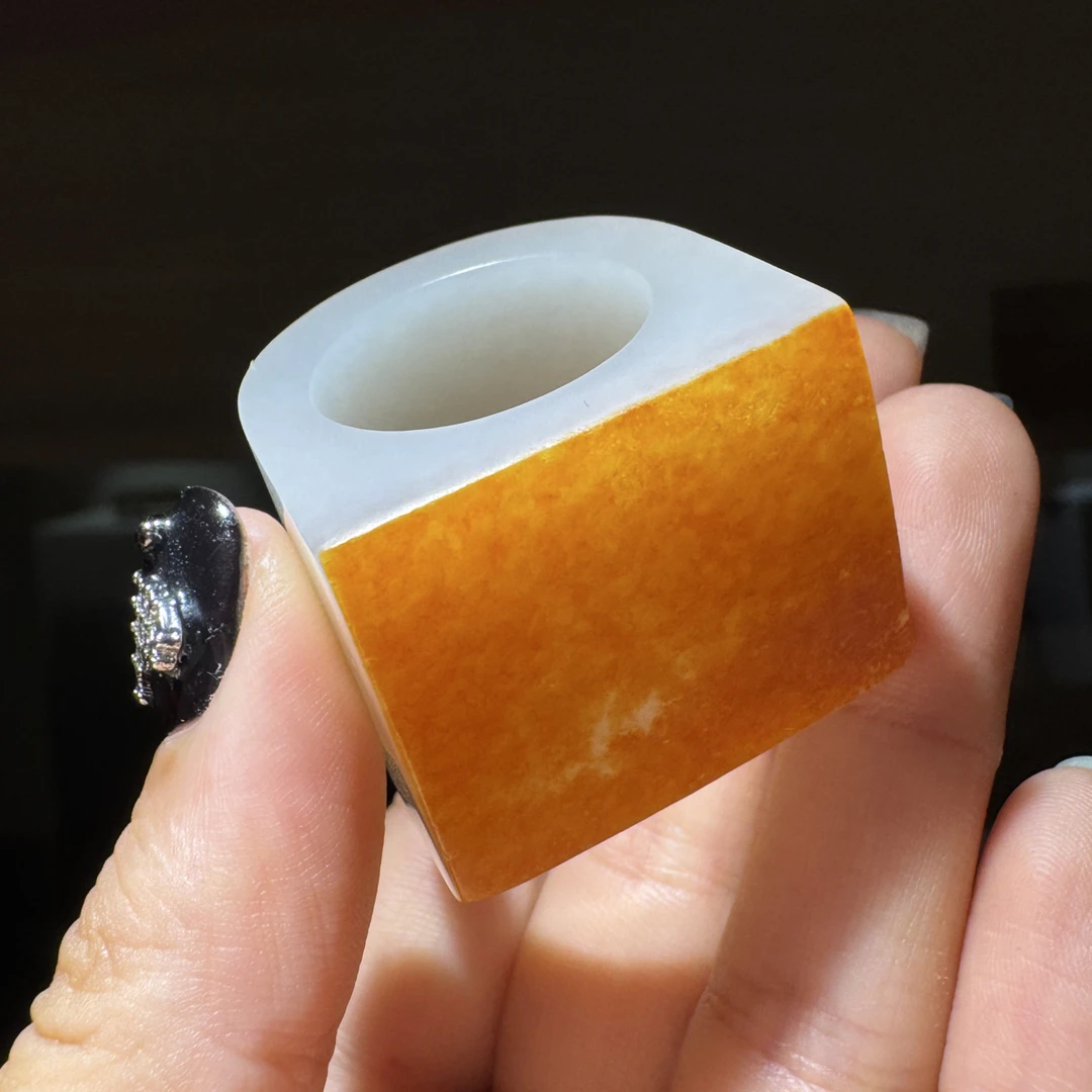 和田玉白玉带皮扳指