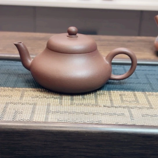 茶壶紫砂黄龙山原矿底槽清半手工瑕(160 cc)
