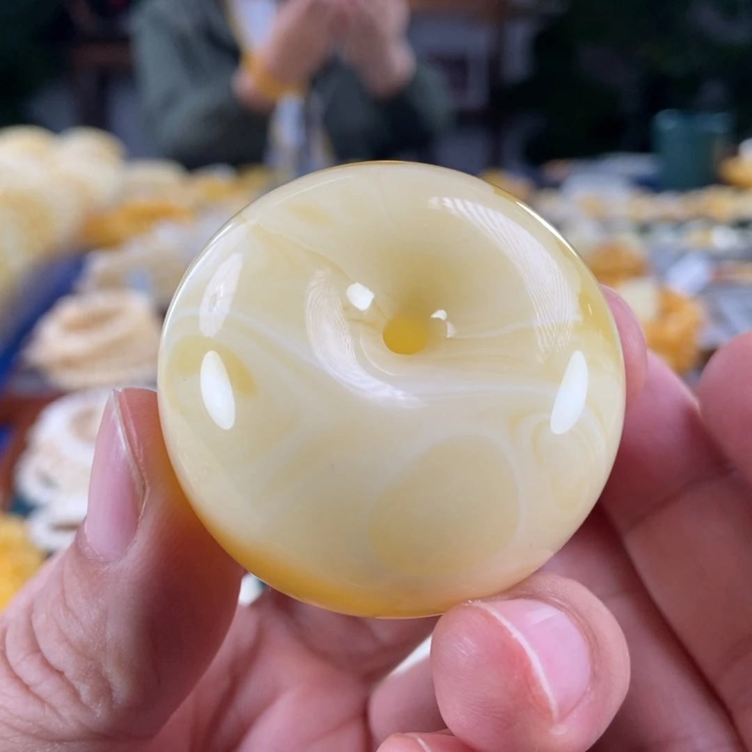 琥珀未镶嵌珠宝奇石白妖花溶洞平安扣40.2