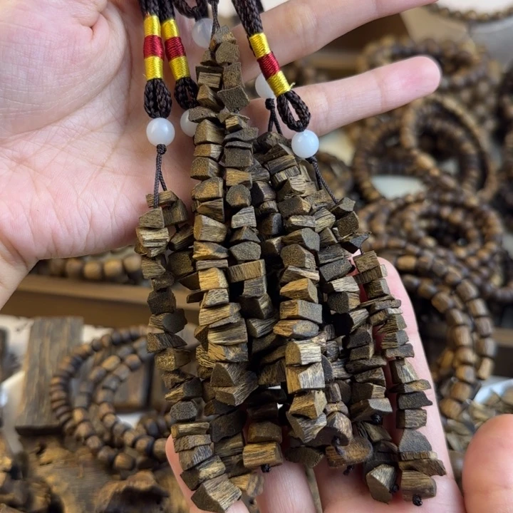 沉香碎屑沉香奇楠沉香车挂多样性发一条