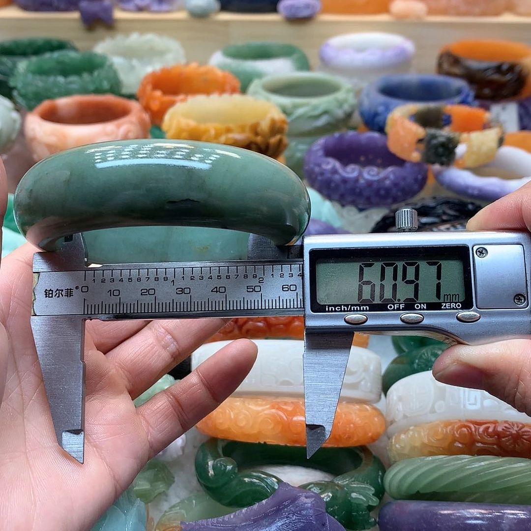 未镶嵌手镯石英质玉