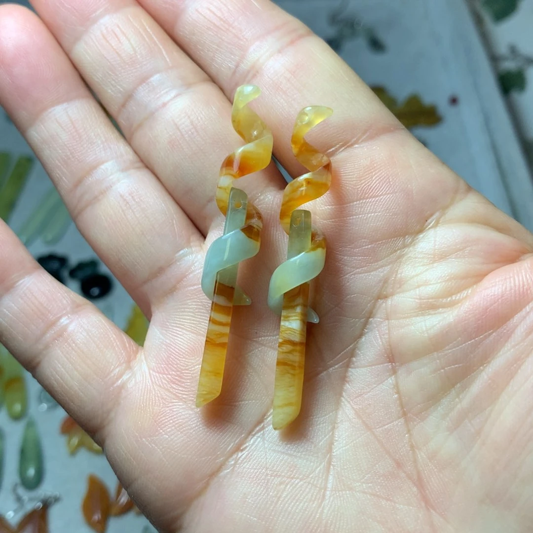蛇纹石玉耳饰未镶嵌