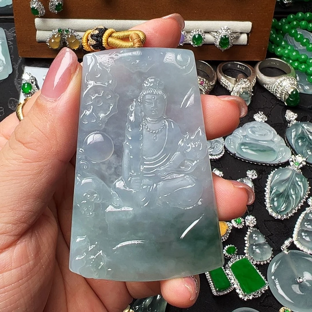 翡翠未镶嵌颈饰虚空藏菩萨