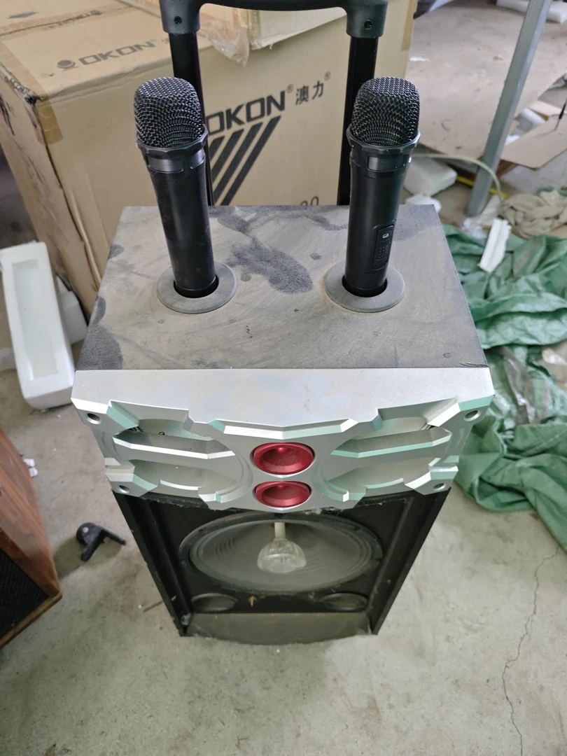 8新  音箱拉杆一个的价格，没有任何配件。