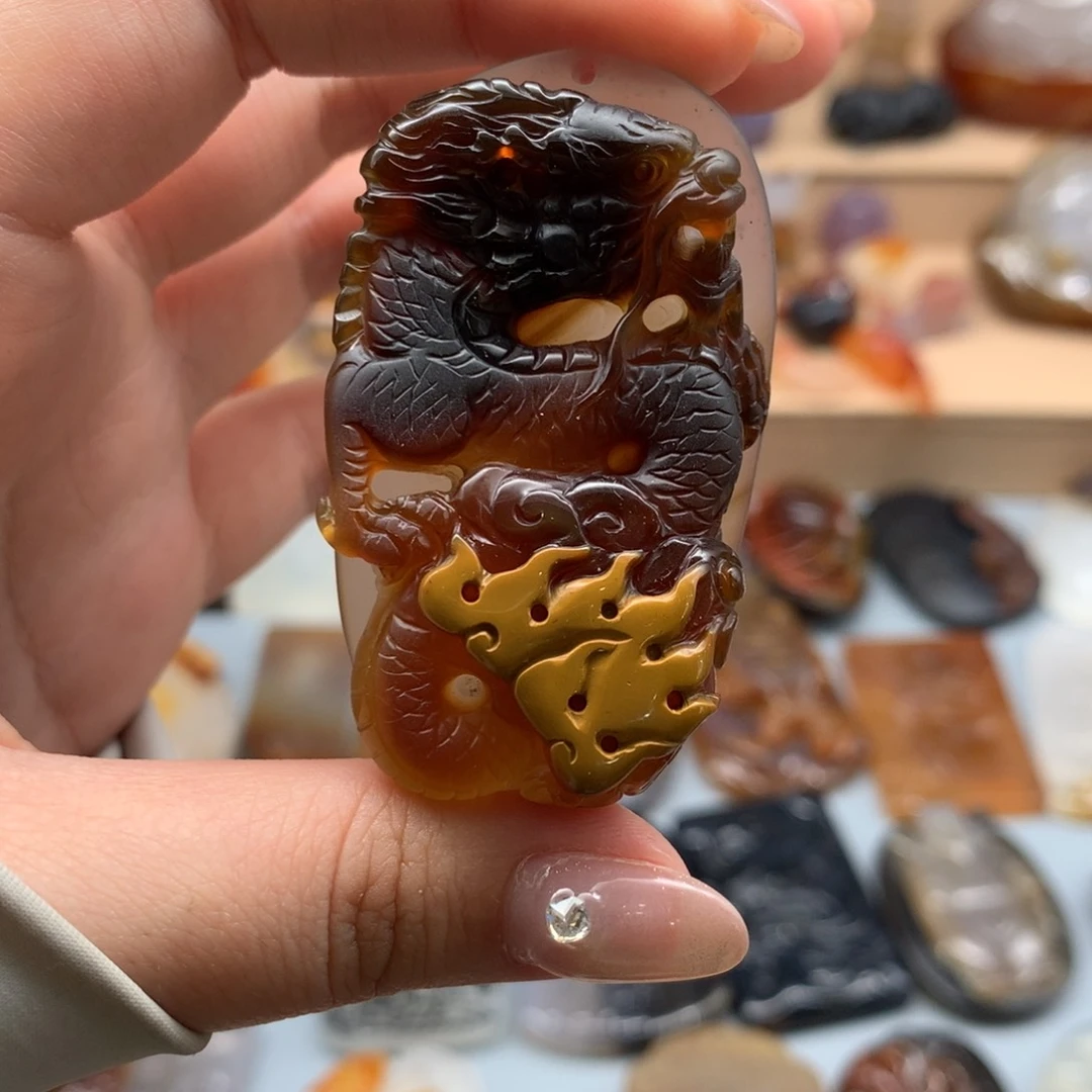 玛瑙/玉髓颈饰未镶嵌金**明